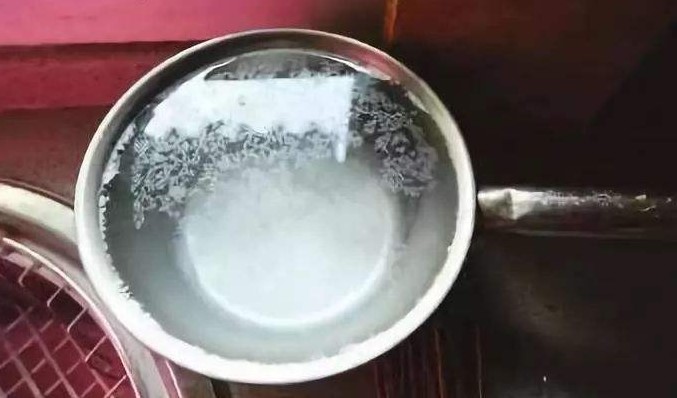 水中的可见悬浮物